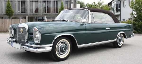 Mercedes-Benz Cabrio Oldtimer in Dunkelgrün im GT Service Studio