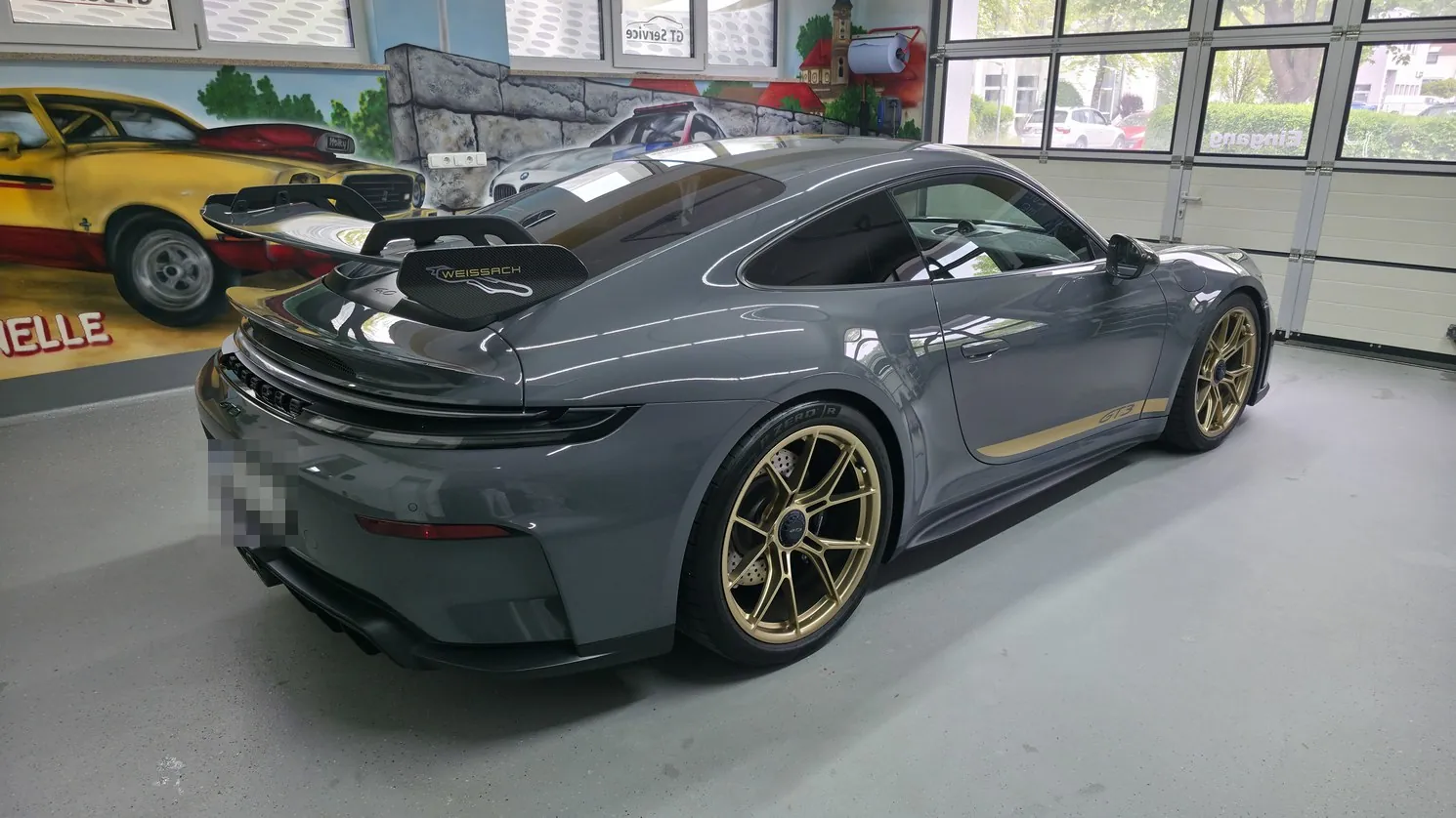 Heckansicht eines Porsche 911 GT3 mit Weissach-Heckflügel nach der Aufbereitung in Eichenau bei München